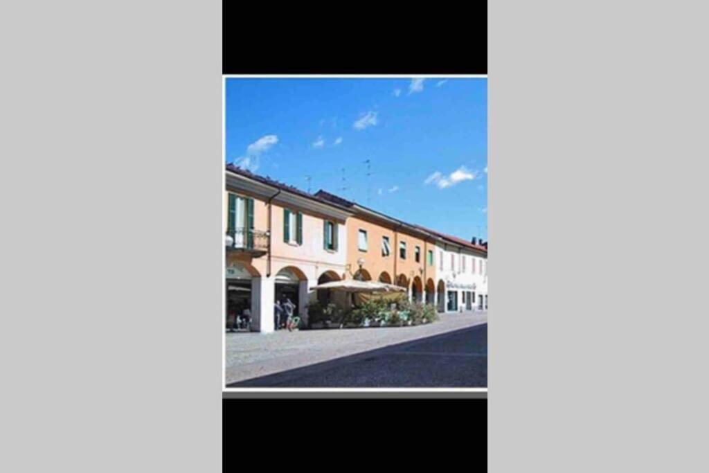Green Appartamenti I Portici Nel Centro Storico Melzo Luaran gambar